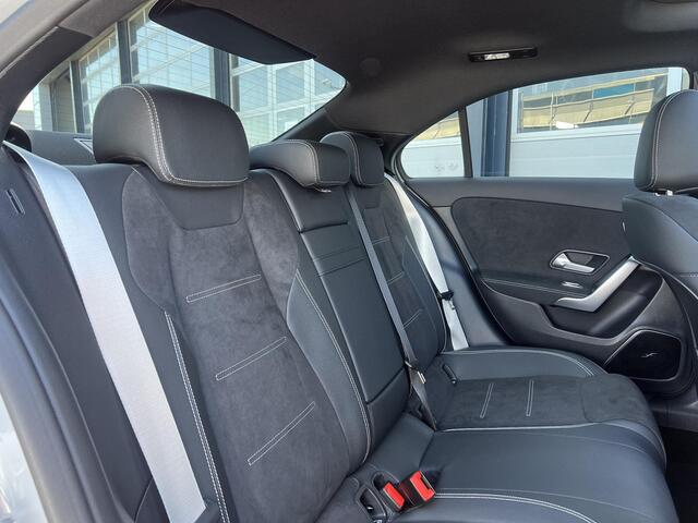 Mercedes-Benz A-KLASSE Limousine 180 Business Solution AMG | AMG Plus Pakket | Night Pakket | Panoramadak | Elektrisch Verstelbare Stoelen + Memory | Burmester Surround Sound | 360° Camera | Head-up Display | Dodehoekassistent | MULTIBEAM LED Koplampen