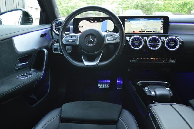 Mercedes-Benz A-KLASSE 250 e AMG Led Panorama Widescreen Sfeer Camera Night Augmented Pdc