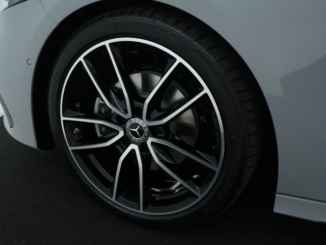 Mercedes-Benz A-KLASSE 180 Business Solution AMG | Nightpakket | Parkeerpakket met 360°-camera | AMG Line Plus pakket | KEYLESS GO | | Dodehoekassistent | Head-up display | Extra USB-poorten | Verwarmde stoelen vooraan |