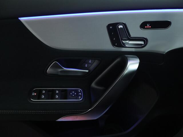 Mercedes-Benz A-KLASSE 180 Business Solution AMG | Nightpakket | Parkeerpakket met 360°-camera | AMG Line Plus pakket | KEYLESS GO | | Dodehoekassistent | Head-up display | Extra USB-poorten | Verwarmde stoelen vooraan |