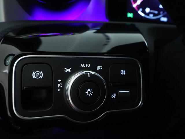 Mercedes-Benz A-KLASSE 180 Business Solution AMG | Nightpakket | Parkeerpakket met 360°-camera | AMG Line Plus pakket | KEYLESS GO | | Dodehoekassistent | Head-up display | Extra USB-poorten | Verwarmde stoelen vooraan |