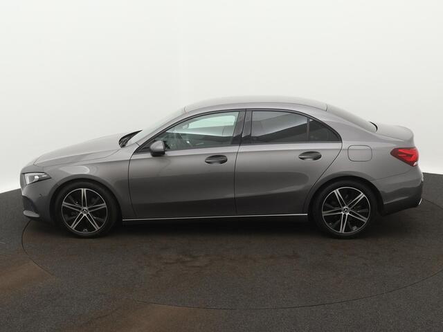Mercedes-Benz A-KLASSE 200 Premium SFEERVERLICHTING WIDE-SCREEN CAMERA LEER