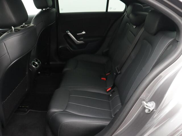 Mercedes-Benz A-KLASSE 200 Premium SFEERVERLICHTING WIDE-SCREEN CAMERA LEER