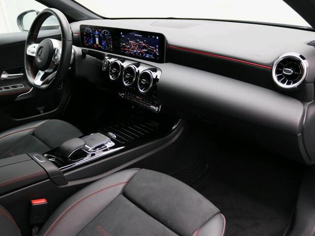 Mercedes-Benz A-KLASSE 180 Sedan Business Solution AMG | AMG Line | Ledkoplampen | Stoelverwarming | Achteruitrijcamera | Apple CarPlay | Inclusief 24 maanden Mercedes-Benz Certified garantie voor Europa.