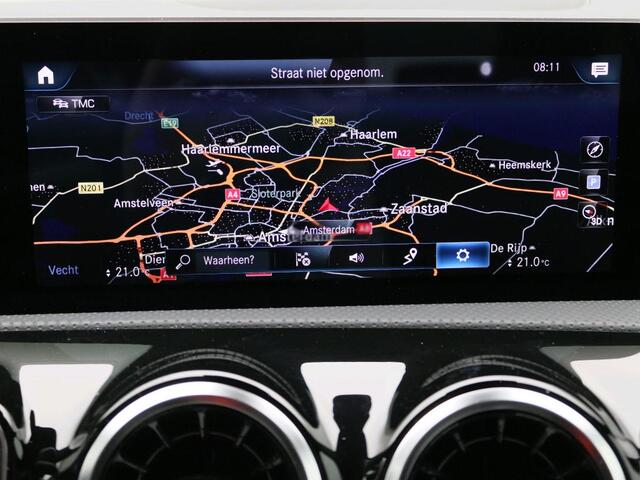 Mercedes-Benz A-KLASSE 180 Sedan Business Solution AMG | AMG Line | Ledkoplampen | Stoelverwarming | Achteruitrijcamera | Apple CarPlay | Inclusief 24 maanden Mercedes-Benz Certified garantie voor Europa.