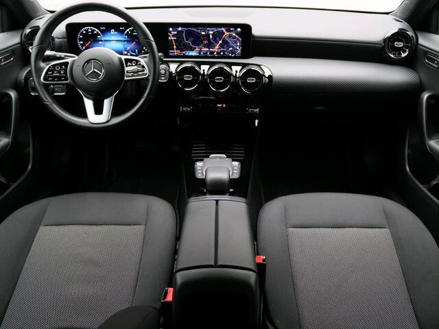 Mercedes-Benz A-KLASSE 180 Business Solution | Ledkoplampen | Achteruitrijcamera | Spiegelpakket | Inclusief 24 maanden Mercedes-Benz Certified garantie voor Europa.