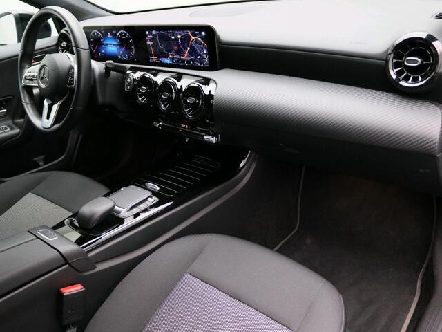 Mercedes-Benz A-KLASSE 180 Business Solution | Ledkoplampen | Achteruitrijcamera | Spiegelpakket | Inclusief 24 maanden Mercedes-Benz Certified garantie voor Europa.