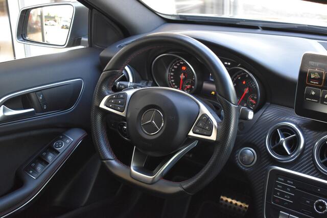 Mercedes-Benz A-KLASSE 180 Business Solution AMG Automaat / Navigatie / Sportstoelen + verwarming / Camera / 18" LM