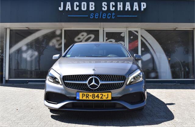 Mercedes-Benz A-KLASSE 180 Business Solution AMG Automaat / Navigatie / Sportstoelen + verwarming / Camera / 18" LM