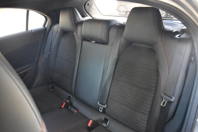 Mercedes-Benz A-KLASSE 180 Business Solution AMG Automaat / Navigatie / Sportstoelen + verwarming / Camera / 18" LM