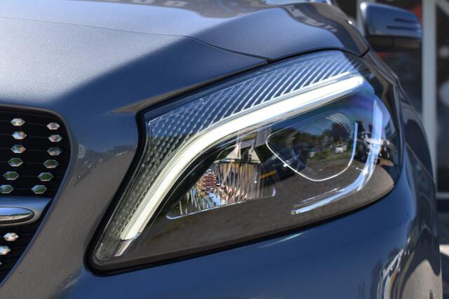 Mercedes-Benz A-KLASSE 180 Business Solution AMG Automaat / Navigatie / Sportstoelen + verwarming / Camera / 18" LM