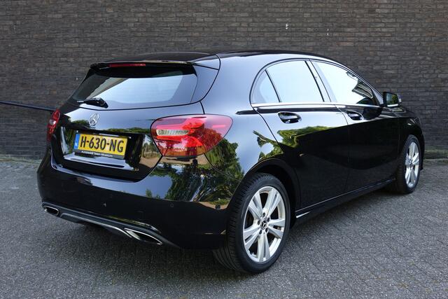 Mercedes-Benz A-KLASSE 180 Business Solution AUTOMAAT, navigatie, zwart, prachtige auto