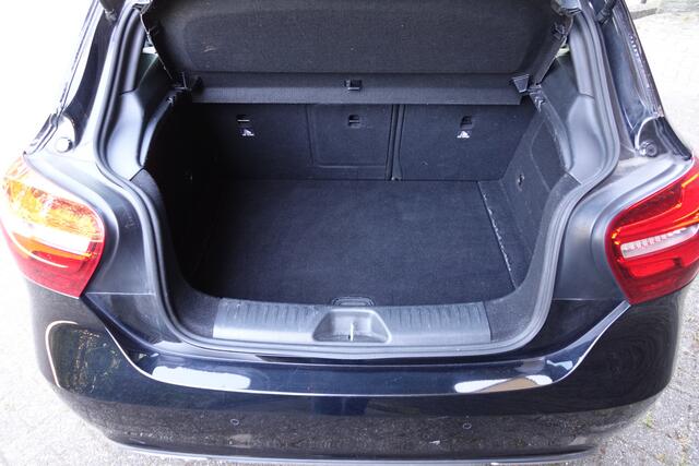 Mercedes-Benz A-KLASSE 180 Business Solution AUTOMAAT, navigatie, zwart, prachtige auto