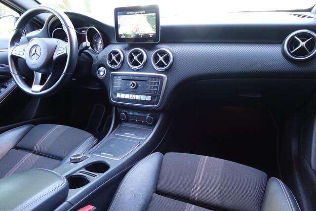 Mercedes-Benz A-KLASSE 180 Business Solution AUTOMAAT, navigatie, zwart, prachtige auto