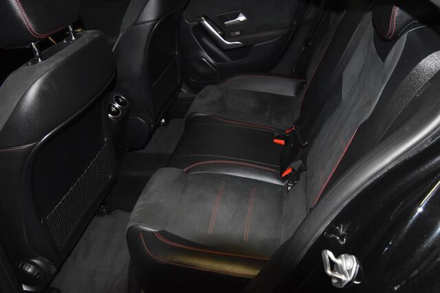 Mercedes-Benz A-KLASSE 180 Business Solution AMG , CLIMATR , CR CONTR , A UITRIJ CAM , ZWARTE HEMEL , LMV18 ,