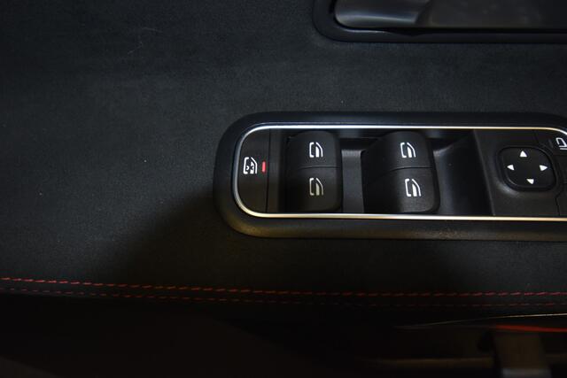 Mercedes-Benz A-KLASSE 180 Business Solution AMG , CLIMATR , CR CONTR , A UITRIJ CAM , ZWARTE HEMEL , LMV18 ,