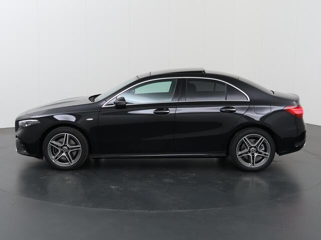 Mercedes-Benz A-KLASSE 250 e Business Solution AMG | Panoramadak | Sfeerverlichting | Donder getinte ramen |