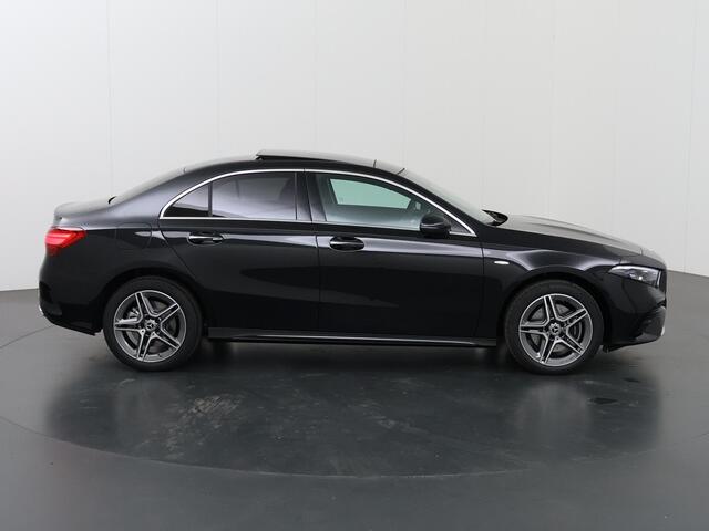 Mercedes-Benz A-KLASSE 250 e Business Solution AMG | Panoramadak | Sfeerverlichting | Donder getinte ramen |