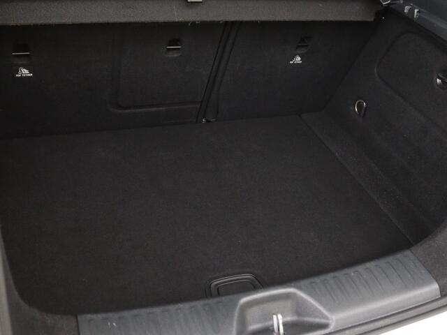 Mercedes-Benz A-KLASSE 160 Ambition | Cruise Control | Navigatie | Parkeersensor voor en achter | LMV | Airco