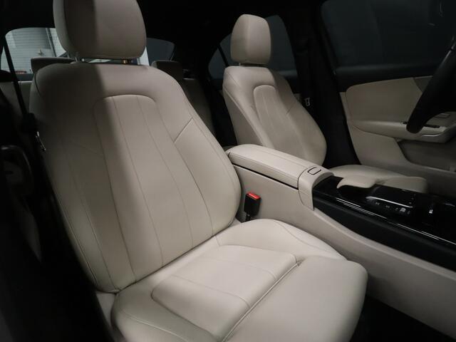 Mercedes-Benz A-KLASSE 250 e Business Solution Luxury Limited [CRUISE CONTROL, DIGITAL DASH ,CAMERA + PDC, SCHUIFKANTELDAK, SFEERVERLICHTING, CARPLAY, STOELVERWARMING, MEMORY SEATS, VOL LEDER, FLIPPERS, NAVIGATIE, NIEUWSTAAT]