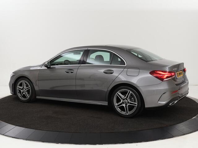 Mercedes-Benz A-KLASSE 180 d Business Solution AMG | Panoramadak | AMG Line | Stoelverwarming | Apple Carplay | Achteruitrijcamera | Full LED | Navigatie | Cruise Control | LMV 18