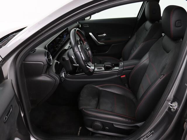 Mercedes-Benz A-KLASSE 180 d Business Solution AMG | Panoramadak | AMG Line | Stoelverwarming | Apple Carplay | Achteruitrijcamera | Full LED | Navigatie | Cruise Control | LMV 18