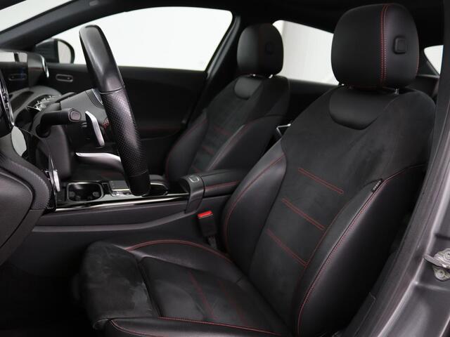 Mercedes-Benz A-KLASSE 180 d Business Solution AMG | Panoramadak | AMG Line | Stoelverwarming | Apple Carplay | Achteruitrijcamera | Full LED | Navigatie | Cruise Control | LMV 18