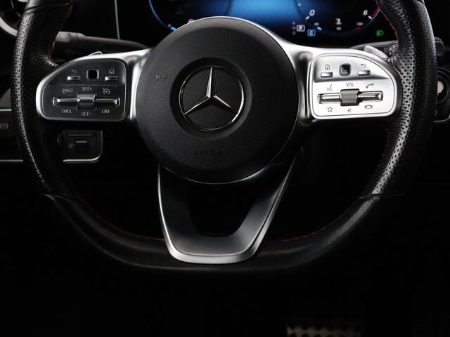 Mercedes-Benz A-KLASSE 180 d Business Solution AMG | Panoramadak | AMG Line | Stoelverwarming | Apple Carplay | Achteruitrijcamera | Full LED | Navigatie | Cruise Control | LMV 18