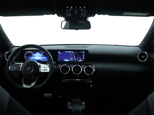 Mercedes-Benz A-KLASSE 250 e AMG Plug-In Hybride | AMG Line | Led koplampen | Achteruitrijcamera | Apple CarPlay | Inclusief 24 maanden MB Certified garantie voor Europa.