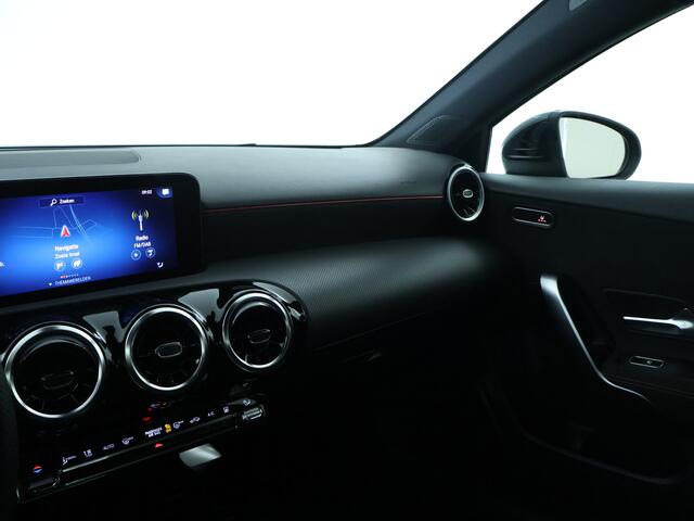 Mercedes-Benz A-KLASSE 250 e AMG Plug-In Hybride | AMG Line | Led koplampen | Achteruitrijcamera | Apple CarPlay | Inclusief 24 maanden MB Certified garantie voor Europa.