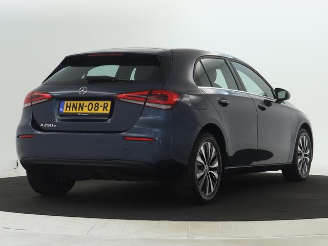 Mercedes-Benz A-KLASSE 250 e Plug-In Hybride | Ledkoplampen | Achteruitrijcamera | Spiegelpakket | Inclusief 24 maanden Mercedes-Benz Certified garantie voor Europa.