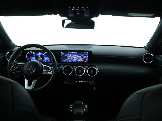 Mercedes-Benz A-KLASSE 250 e Plug-In Hybride | Ledkoplampen | Achteruitrijcamera | Spiegelpakket | Inclusief 24 maanden Mercedes-Benz Certified garantie voor Europa.