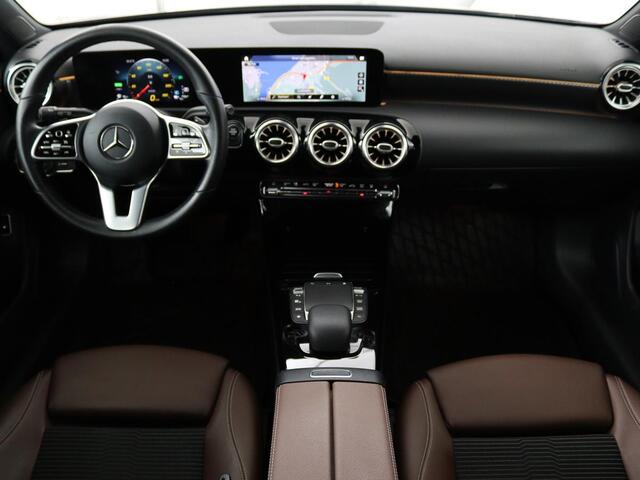 Mercedes-Benz A-KLASSE 250e | Sfeerverlichting | achteruitrijcamera | Cruise Control | Navigatie | Stoelverwarming | LMV | LED | DAB