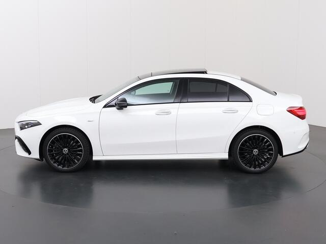 Mercedes-Benz A-KLASSE 250e Limousine Business Solution AMG | Panorama-schuifdak | 360* camera | Stoelverwarming | Sfeerverlichting | Keyless go