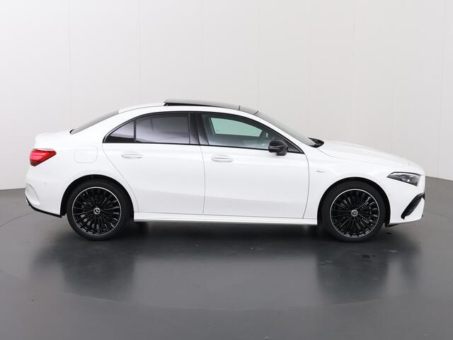 Mercedes-Benz A-KLASSE 250e Limousine Business Solution AMG | Panorama-schuifdak | 360* camera | Stoelverwarming | Sfeerverlichting | Keyless go