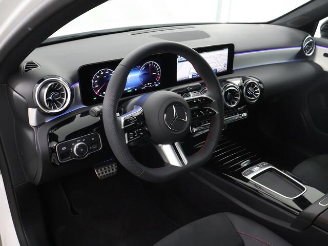 Mercedes-Benz A-KLASSE 250e Limousine Business Solution AMG | Panorama-schuifdak | 360* camera | Stoelverwarming | Sfeerverlichting | Keyless go