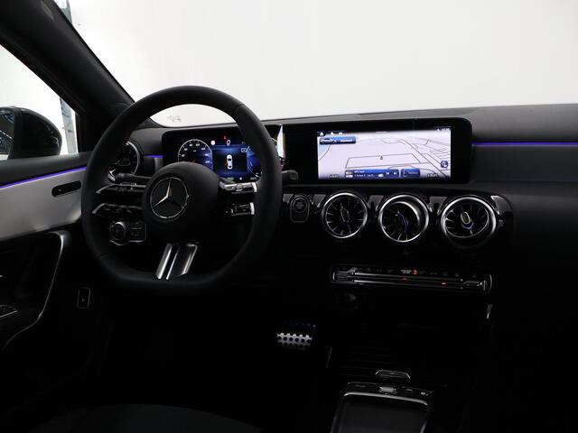 Mercedes-Benz A-KLASSE 250e Limousine Business Solution AMG | Panorama-schuifdak | 360* camera | Stoelverwarming | Sfeerverlichting | Keyless go