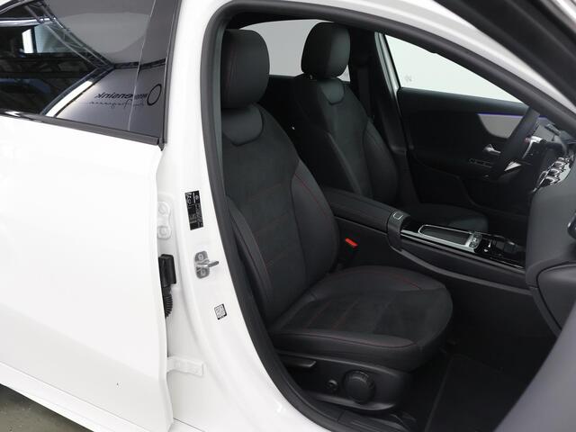Mercedes-Benz A-KLASSE 250e Limousine Business Solution AMG | Panorama-schuifdak | 360* camera | Stoelverwarming | Sfeerverlichting | Keyless go