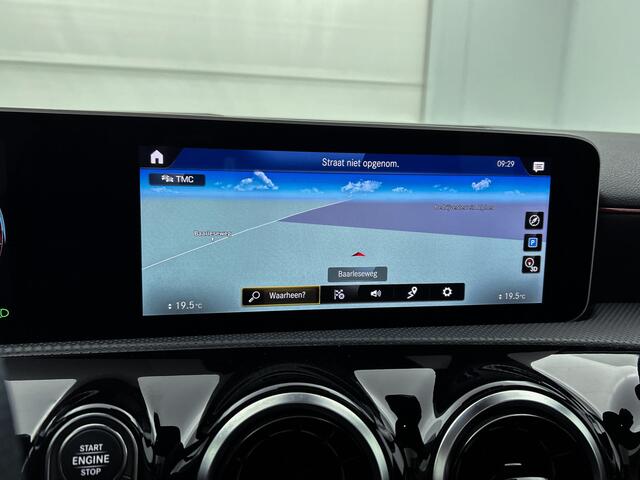 Mercedes-Benz A-KLASSE 160 Business Solution AMG 5 spaaks lichtmetalen velgen | Navigatie | Parking support | Inclusief 24 maanden Mercedes-Benz Certified garantie voor Europa. / Auto Show Tilburg