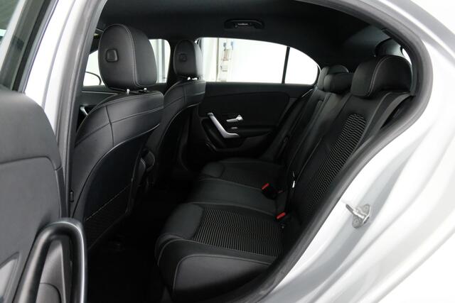 Mercedes-Benz A-KLASSE 200 Business Solution | CRUISE | CLIMATE | PDC | NAVI | STOELVERW. |