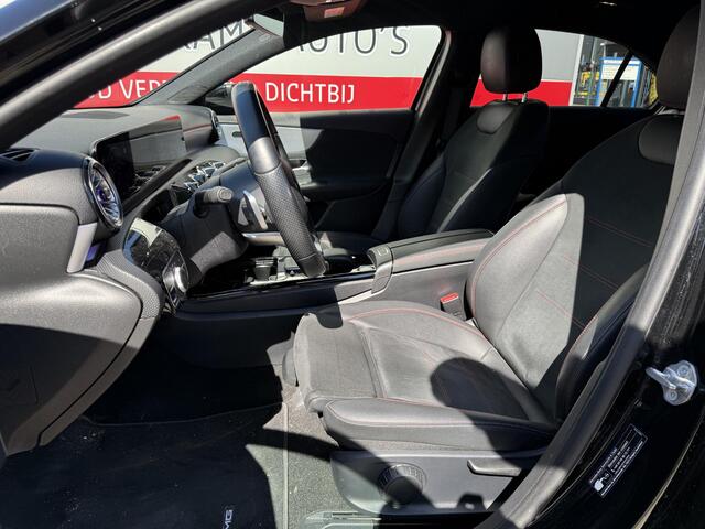 Mercedes-Benz A-KLASSE 250 e Premium 19"/Dodehoek/Camera/Sfeerverlichting/Stoelverwarming/Apple Carplay& Android Auto