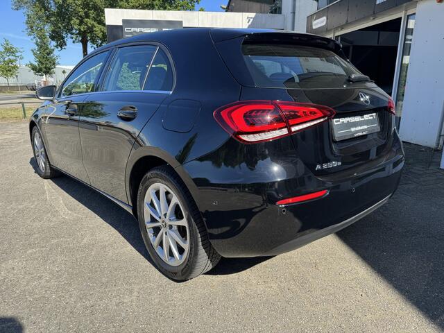 Mercedes-Benz A-KLASSE 250 e Camera, trekhaak, Climaat Control,DAB-tuner, Navigatie .Neem contact op en we maken een afspraak!