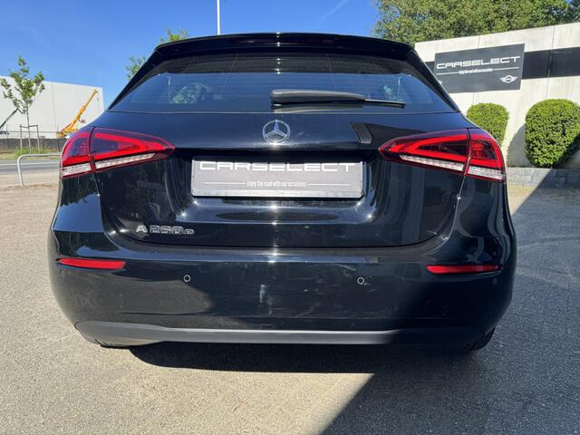 Mercedes-Benz A-KLASSE 250 e Camera, trekhaak, Climaat Control,DAB-tuner, Navigatie .Neem contact op en we maken een afspraak!