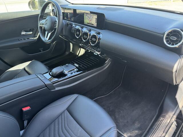 Mercedes-Benz A-KLASSE 250 e Camera, trekhaak, Climaat Control,DAB-tuner, Navigatie .Neem contact op en we maken een afspraak!