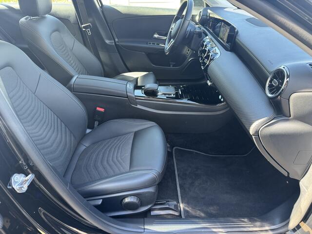 Mercedes-Benz A-KLASSE 250 e Camera, trekhaak, Climaat Control,DAB-tuner, Navigatie .Neem contact op en we maken een afspraak!