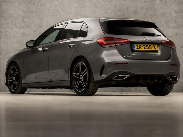 Mercedes-Benz A-KLASSE 180 AMG Sport Night Upgrade Automaat (APPLE CARPLAY, GROOT NAVI, CAMERA, LEDER/ALCANTARA, DIAMOND GRILL, SPORTSTOELEN, STOELVERWARMING, GETINT GLAS, WIDESCREEN, NIEUWE APK, NIEUWSTAAT)