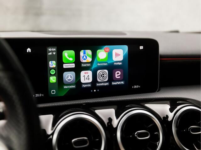 Mercedes-Benz A-KLASSE 180 AMG Sport Night Upgrade Automaat (APPLE CARPLAY, GROOT NAVI, CAMERA, LEDER/ALCANTARA, DIAMOND GRILL, SPORTSTOELEN, STOELVERWARMING, GETINT GLAS, WIDESCREEN, NIEUWE APK, NIEUWSTAAT)