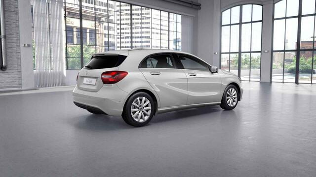 Mercedes-Benz A-KLASSE 180 Ambition | Stylepakket | Acteruitrijcamera | Navigagtie | Sportstoelen |