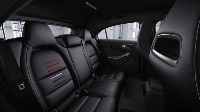 Mercedes-Benz A-KLASSE 180 Ambition | Stylepakket | Acteruitrijcamera | Navigagtie | Sportstoelen |