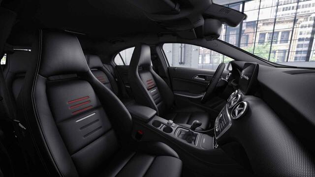 Mercedes-Benz A-KLASSE 180 Ambition | Stylepakket | Acteruitrijcamera | Navigagtie | Sportstoelen |